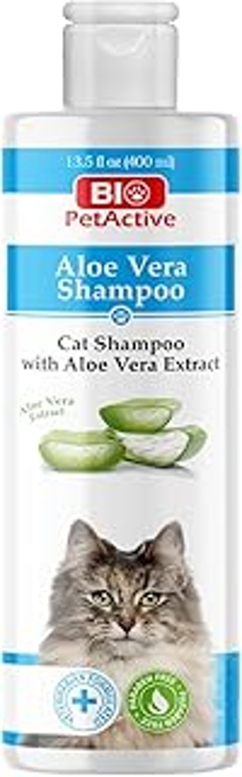 A can of cat shampoo with aloe vera extract.