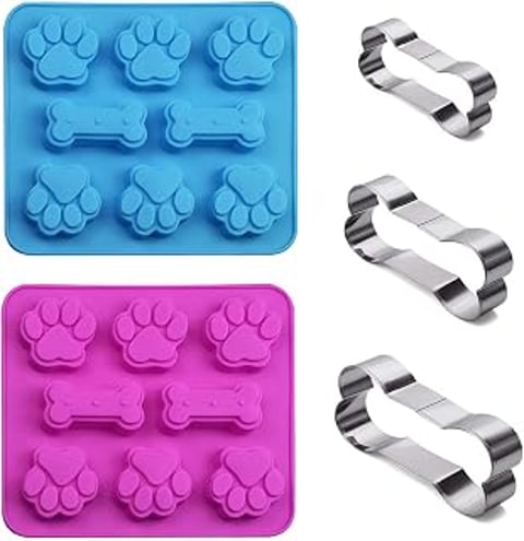 A set of 5 silicone molds for a puppy.